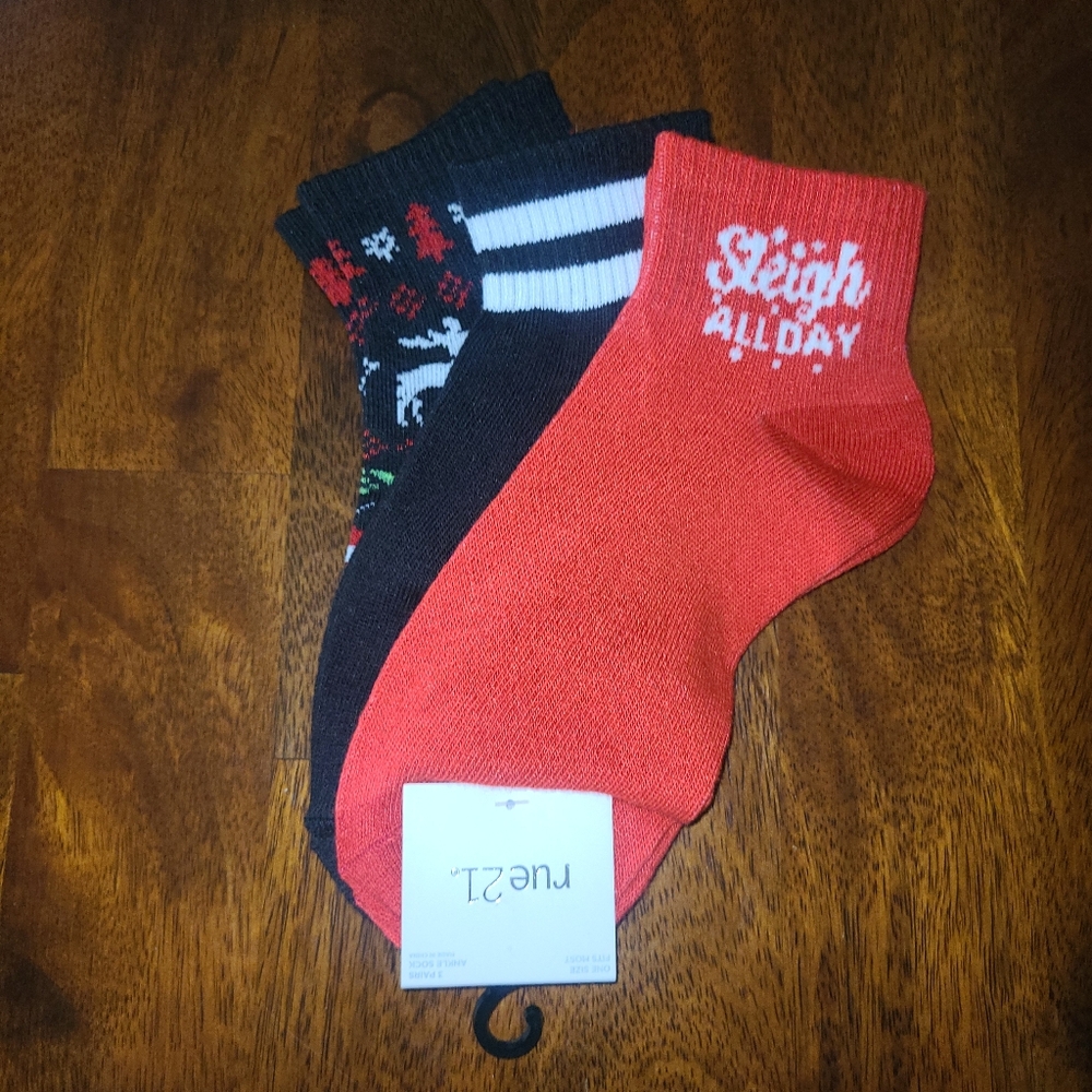 Rue21 Women's Christmas Socks 3 Pack Ankle Socks Red Black OSFM NWT
